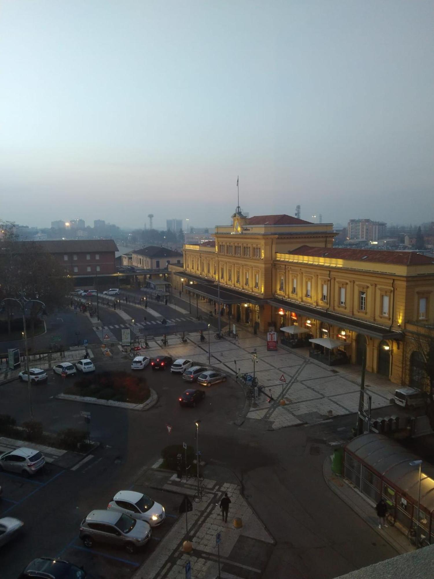 Grand Central By Alloro Su Treno - Affitti Brevi Italia Modena Buitenkant foto